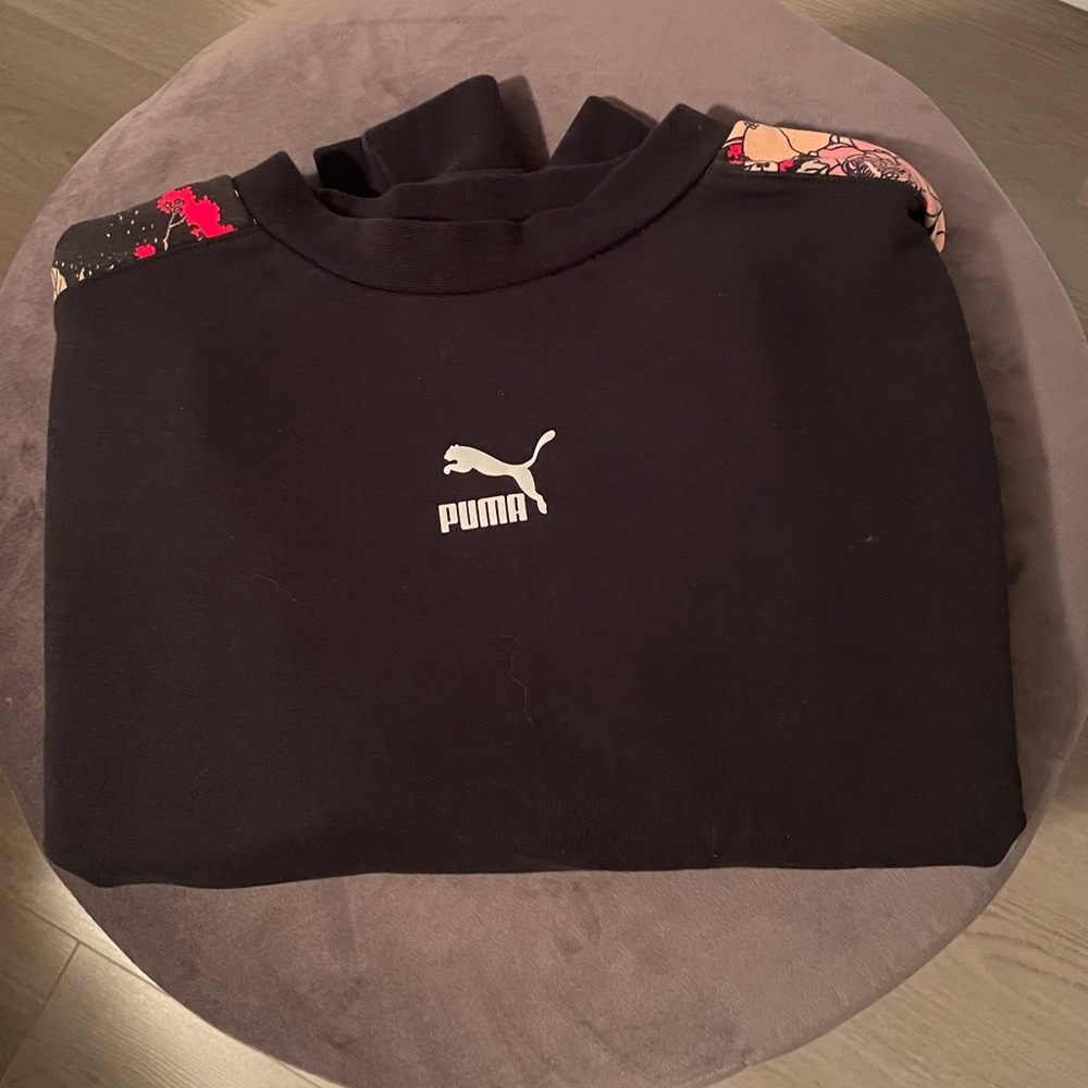 Puma Cropped Sweatshirt Flowered Detailed sleeve. Sz.XL Runs Small - Picture 7 of 8